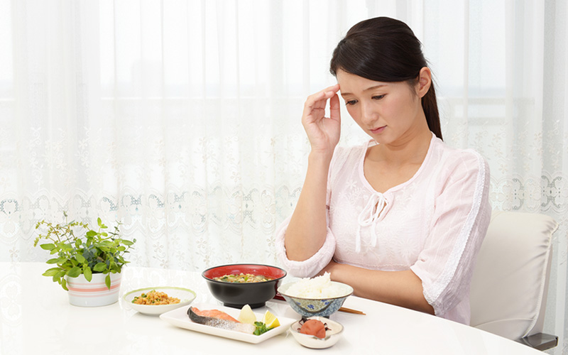 Thiếu hụt chất dinh dưỡng khiến mắt bị thâm