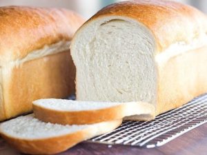 Bị mụn có nên ăn bánh mì không?