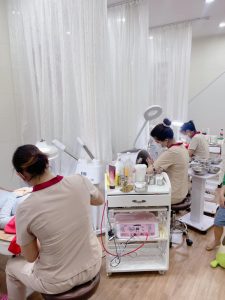 Đội ngũ nhân viên nhiệt tình, tận tâm tại Hoài Beauty & Spa