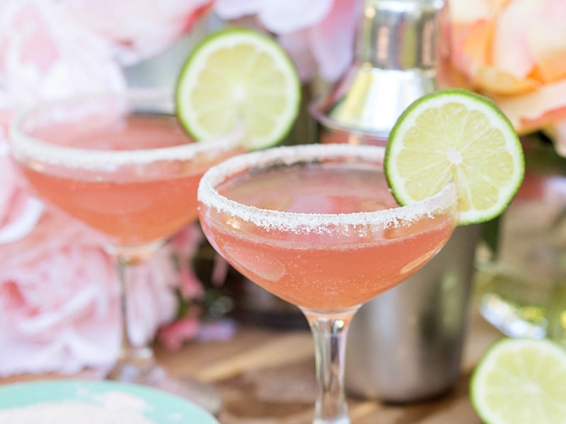 Uống một ly cocktail bưởi chanh detox cơ thể