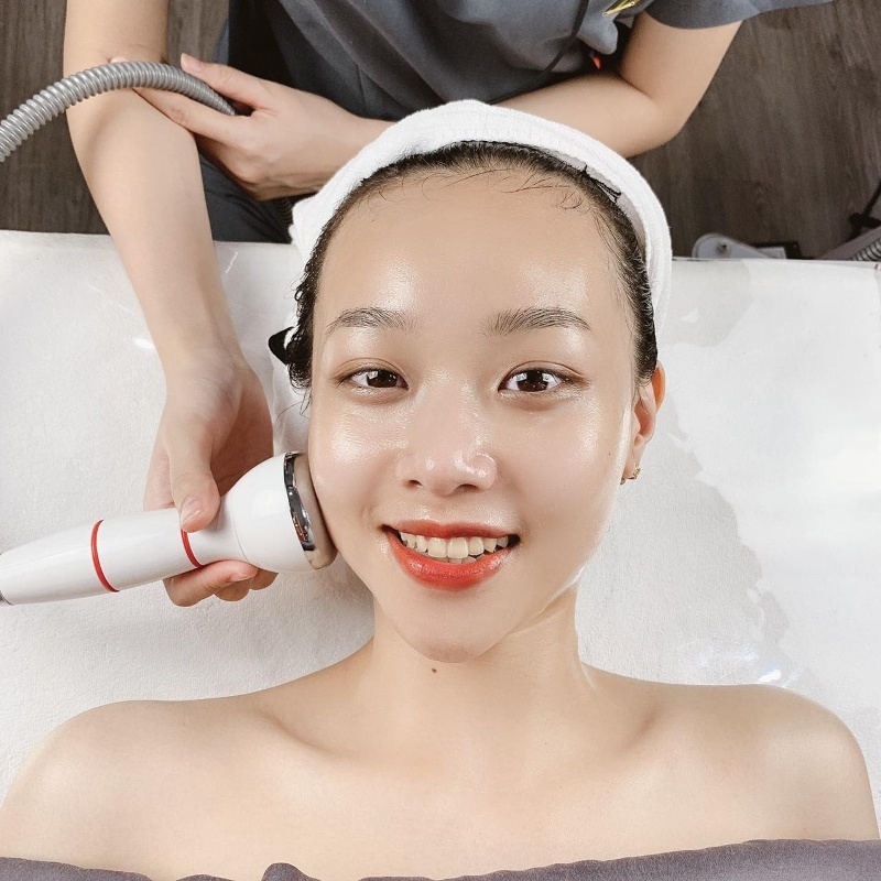 Quá trình chăm sóc da, tắm trắng tại Viva Spa Bến Tre