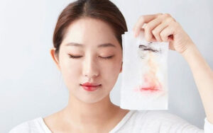 Tẩy trang trước hay sau khi tắm là tốt nhất?