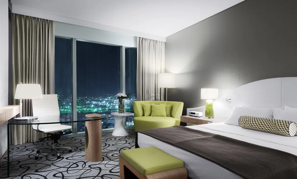 Mai Phương Spa, Tắm trắng phi thuyền 9D?