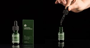 Hạn chế thao serum gần các vùng môi, mắt