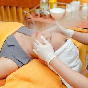 Song Ngân Beauty chuyên cung cấp dịch vụ trị mụn mặt và lưng