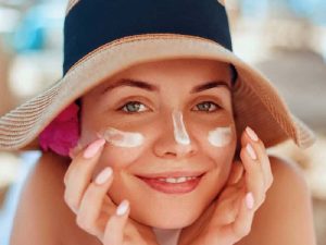 Dùng kem chống nắng phù hợp với đặc điểm da