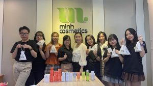 Đội ngũ nhân viên thân thiện nhà Minh Cosmetics