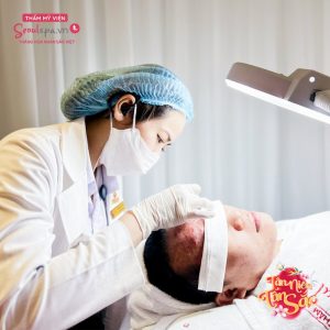 Chuyên viên SeoulSpa.vn có nhiều năm kinh nghiệm điều trị mụn