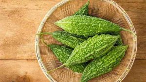 Thử cách trị mụn lưng tuổi dậy thì bằng mướp đắng