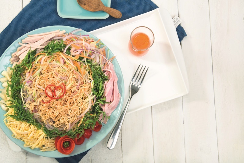 Nên ăn mì tôm không chiên hoặc làm từ khoai tây