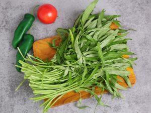 Khi bị mụn thì có nên ăn rau muống không? Ăn rau muống có khiến mụn bị thâm, sẹo lồi không?