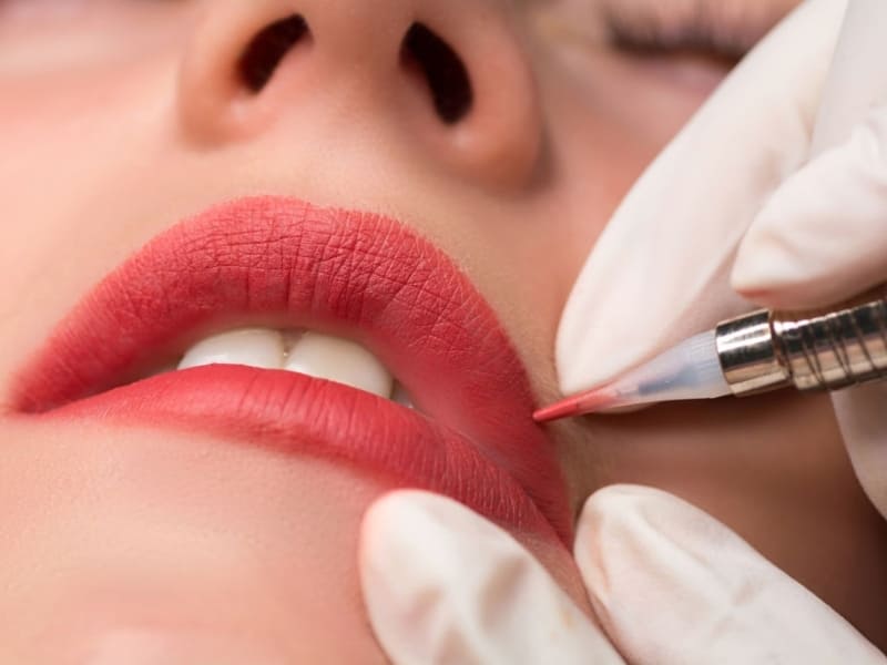 Dịch vụ phun môi chuẩn phong thủy tại Jolie Beauty