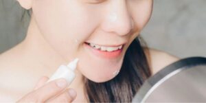 Các sản phẩm kem trị mụn chứa nhiều thành phần kháng khuẩn giúp làm sạch da