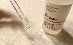 Các sản phẩm Serum với độ axit cao sẽ làm da bị bào mòn