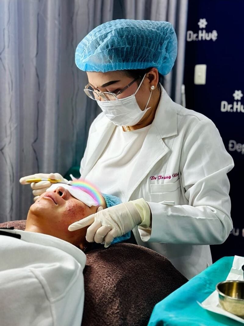 Dr. Huệ là cơ sở điều trị mụn uy tín ở Huyện Bình Chánh