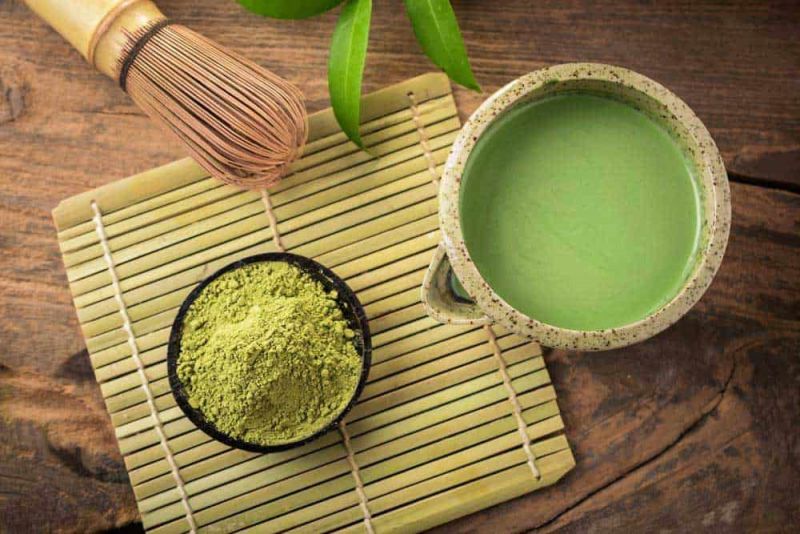 Bạn nên lựa chọn những bột trà xanh tự nhiên, không có phẩm màu