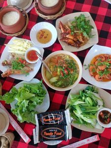 Panda Food nổi tiếng về món cơm niêu dân dã và hấp dẫn