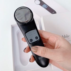 Máy chăm sóc da mặt pebble fleur có thiết kế nhỏ gọn tiện lợi
