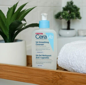 Da mụn có thể sử dụng sản phẩm Cerave Renewing SA Cleanser giúp cải thiện các vấn đề mụn đáng kể