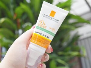 Kem chống nắng La Roche Posay Anthelios XL Dry Touch là kem chống nắng body đi biển tốt nhất