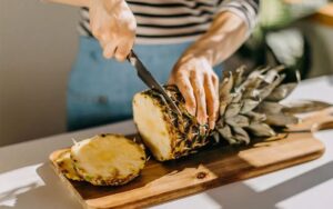 Bạn có thể bắt đầu ăn dứa từ ngày thứ 3 sau khi phun môi