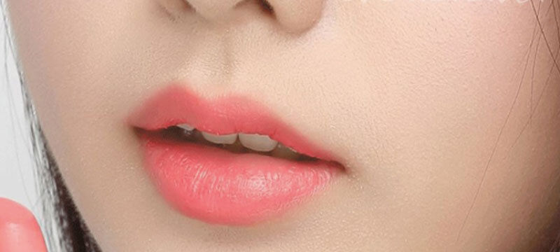 Phun môi màu nude sẽ lên chuẩn màu sau khoảng 1 – 2 tháng