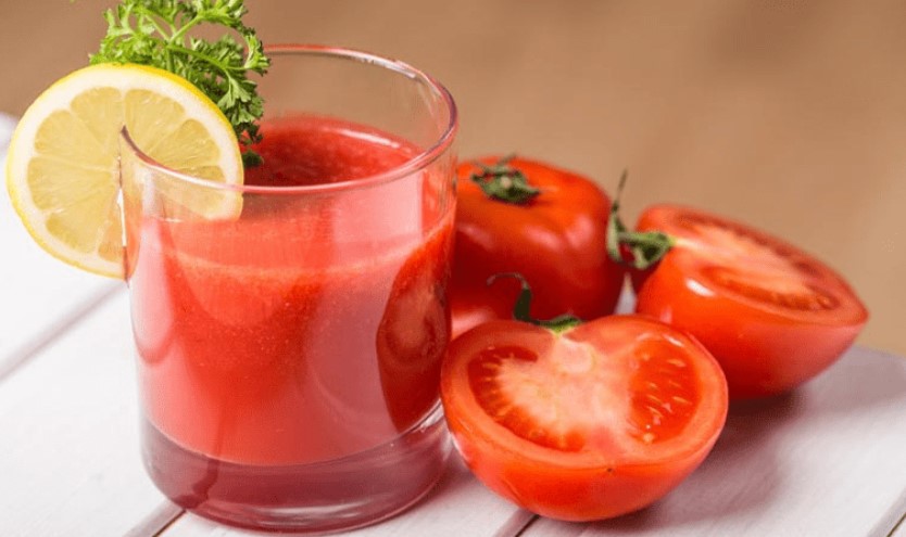 Uống nước ép cà chua vào buổi sáng sau khi ăn