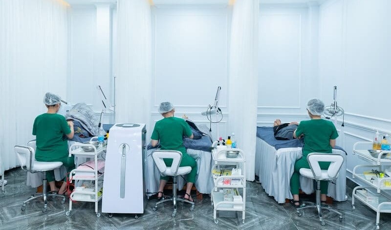 Thẩm mỹ viện Lan Thư Gò Công Tiền Giang phun xăm tỉ mỉ