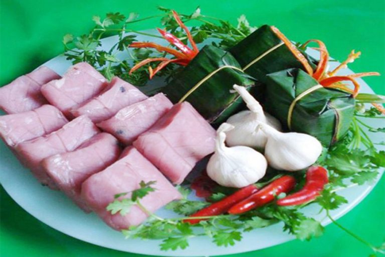 Khi ăn nem chua, cần quan tâm đến nguồn gốc, chất lượng và hạn sử dụng có đảm bảo đã được kiểm định an toàn vệ sinh thực phẩm của Bộ Y tế hay chưa.