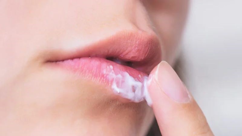 Chăm sóc sau phun đúng kỹ thuật giúp màu lên môi lâu bền