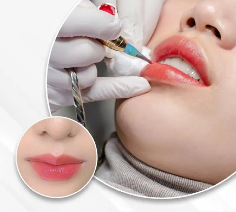 Phun môi collagen là hình thức xăm thẩm mỹ, một trong những công nghệ thẩm mỹ hiện đại tích hợp collagen vào mực phun