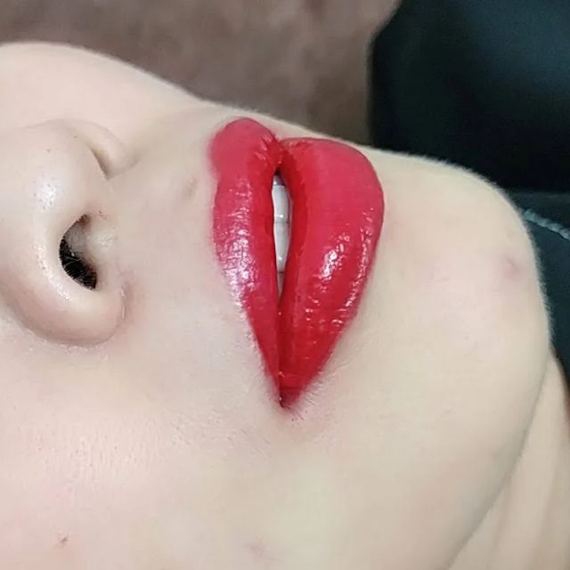 Giá dịch vụ phun môi mục hữu cơ tại các spa tại Việt Nam hiện nay dao động từ 1 triệu đến 5 triệu đồng