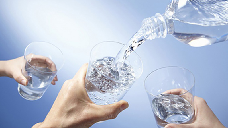 Hãy nhớ uống thật đầy đủ nước mỗi ngày