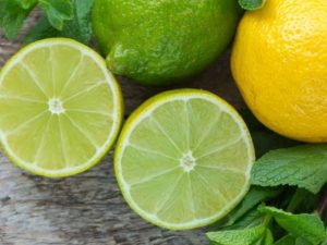 Chanh tươi thường được dùng để trị sẹo lồi có kích thước nhỏ