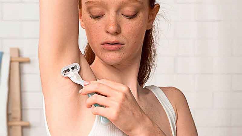 Chị em cần lưu ý khi dùng dao cạo loại bỏ lông nách 