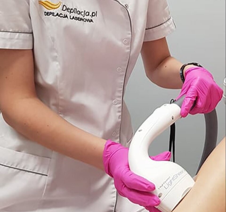 Những nốt đỏ hoặc phù nhẹ quanh nang có thể xuất hiện tạm thời sau IPL và không đồng nghĩa da chắc chắn sẽ bị thâm.