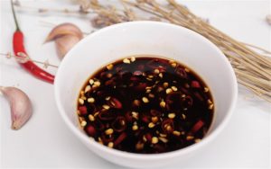 Cần kiêng nước tương để tránh tình trạng ngứa ngáy, viêm sưng môi