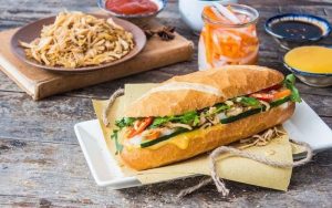 Bánh mì là món ăn sáng quen thuộc cung cấp năng lượng cho cơ thể