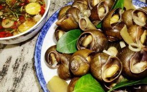 Cắt mí cần kiêng ăn ốc