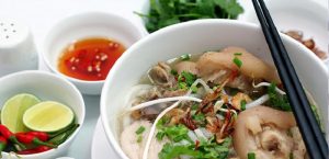 Bạn chỉ nên ăn bánh canh thịt heo để không ảnh hưởng vết thương