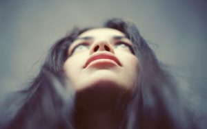 Mũi hạt chanh có sống mũi cao và cánh mũi thon gọn