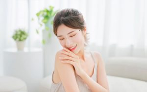 Nốt ruồi ở thái dương nằm trong danh sách 4 nốt ruồi phú quý của phụ nữ