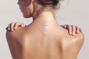 Phụ nữ có ba 3 nốt ruồi xếp thẳng hàng có tính cách mạnh mẽ và rất nhanh nhẹn