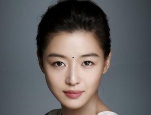 Nhiều ý kiến cho rằng nốt ruồi sơn căn kém thẩm mỹ