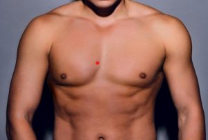 Nhiều nốt ruồi ở ngực đàn ông được xem là đại may mắn, bình an, giàu sang