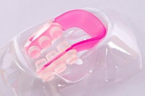 Dụng cụ nâng mũi nose up là kẹp chỉnh dáng mũi có giá thành phù hợp, cách dùng đơn giản