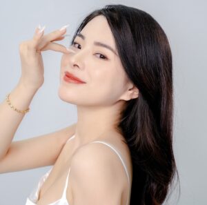 Nâng mũi bằng sụn tai duy trì được khoảng 20 năm