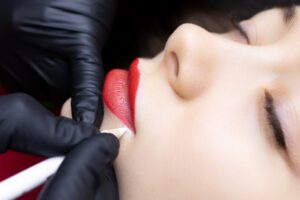 Kinh nghiệm kỹ thuật viên có ảnh hưởng đến giá phun môi