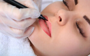 Phun môi tế bào gốc là công nghệ tiên tiến kết hợp giữa lên màu môi và bổ sung tế bào gốc