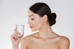 Sau khi cắt mí, bạn không nên uống collagen ngay